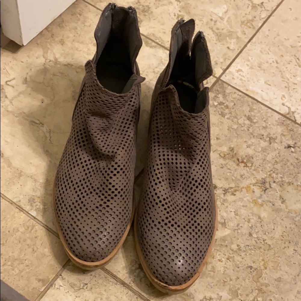 Dolce Vita trendy booties